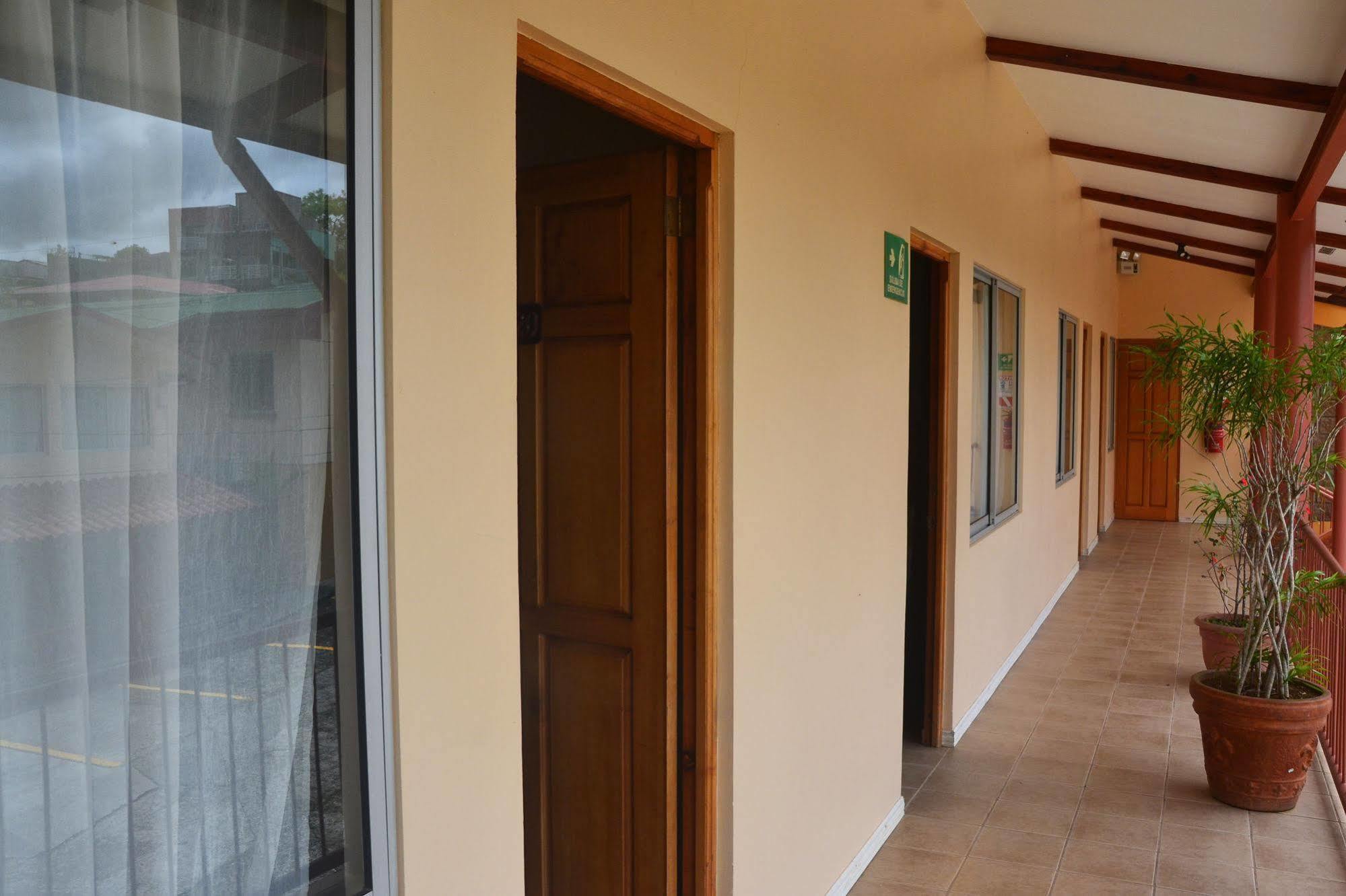 Hotel La Villa Quesada  エクステリア 写真